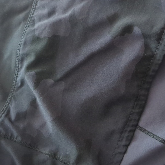 Lululemon - Picture 2 of 4